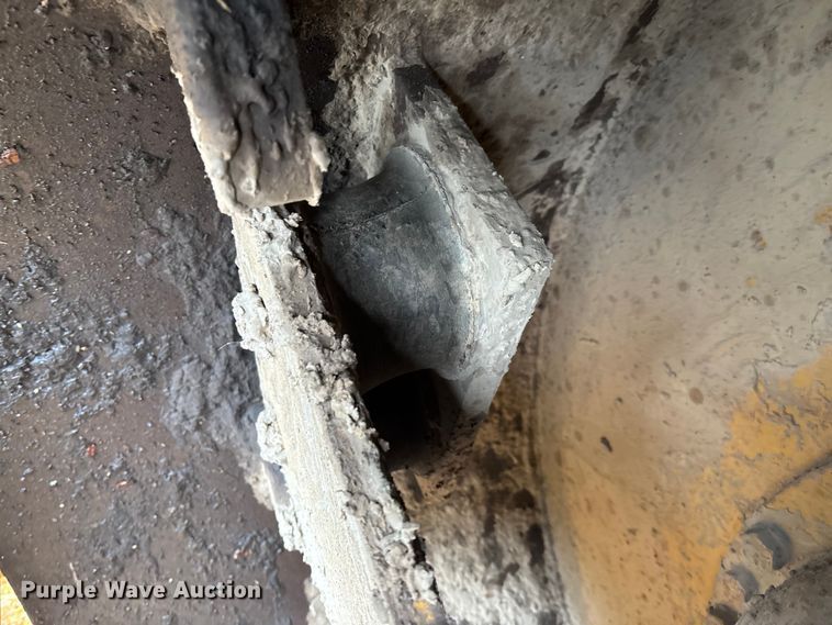 image for item EV3225 2003 Caterpillar CS-563E single drum vibratory roller