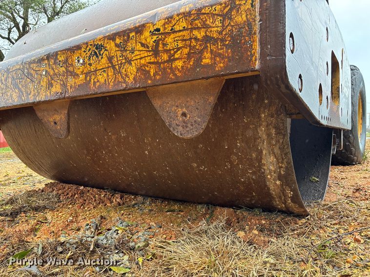 image for item EV3225 2003 Caterpillar CS-563E single drum vibratory roller