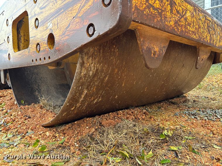 image for item EV3225 2003 Caterpillar CS-563E single drum vibratory roller