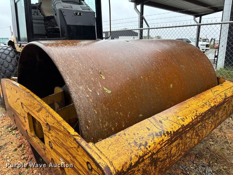 image for item EV3225 2003 Caterpillar CS-563E single drum vibratory roller