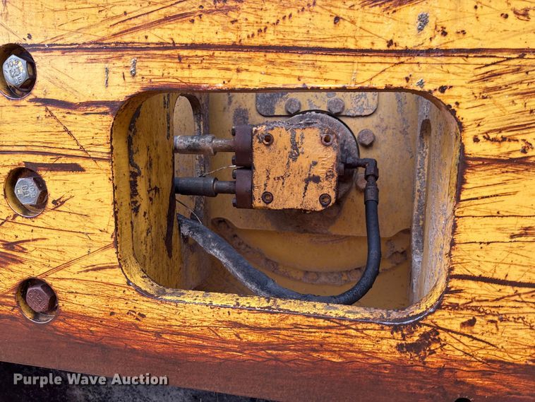 image for item EV3225 2003 Caterpillar CS-563E single drum vibratory roller