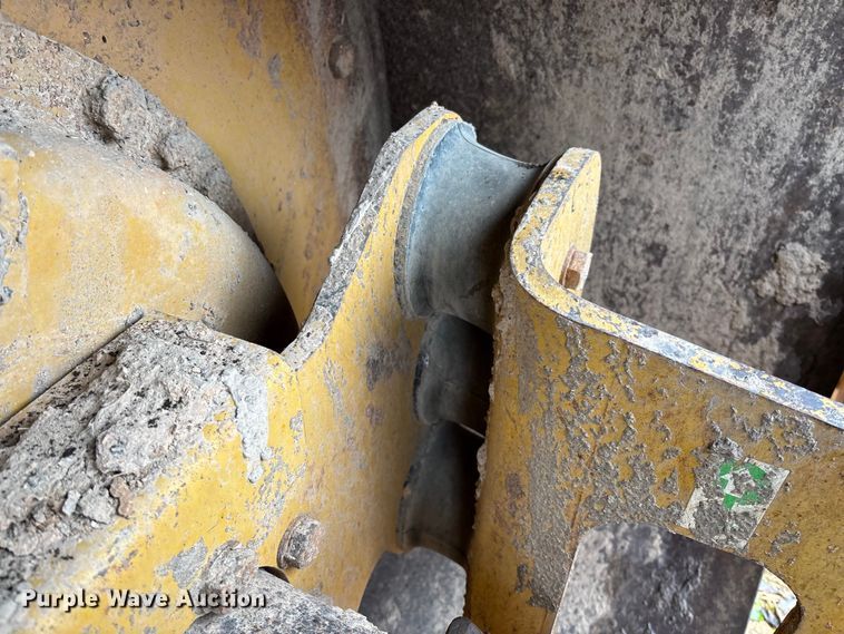 image for item EV3225 2003 Caterpillar CS-563E single drum vibratory roller