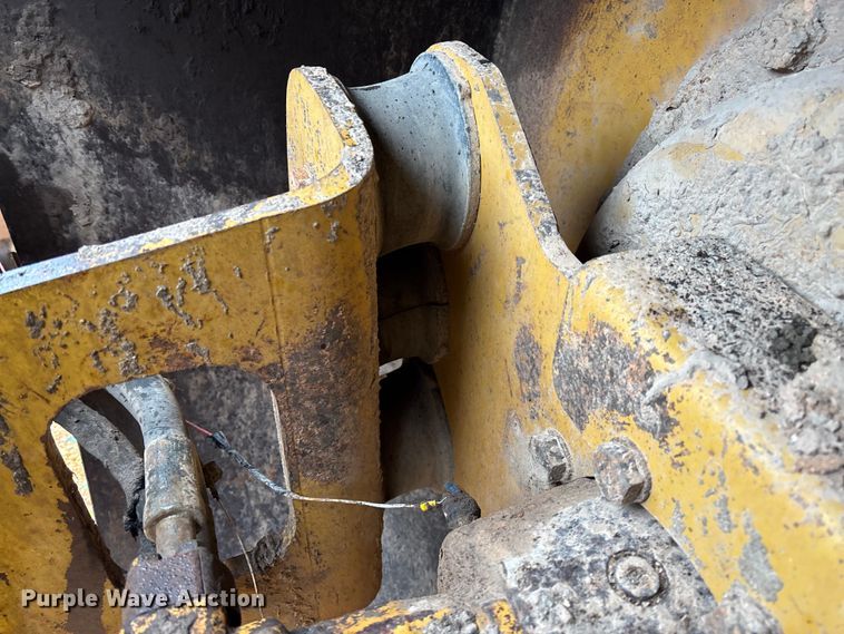 image for item EV3225 2003 Caterpillar CS-563E single drum vibratory roller