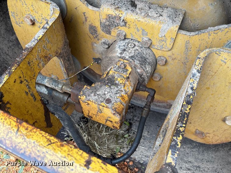 image for item EV3225 2003 Caterpillar CS-563E single drum vibratory roller