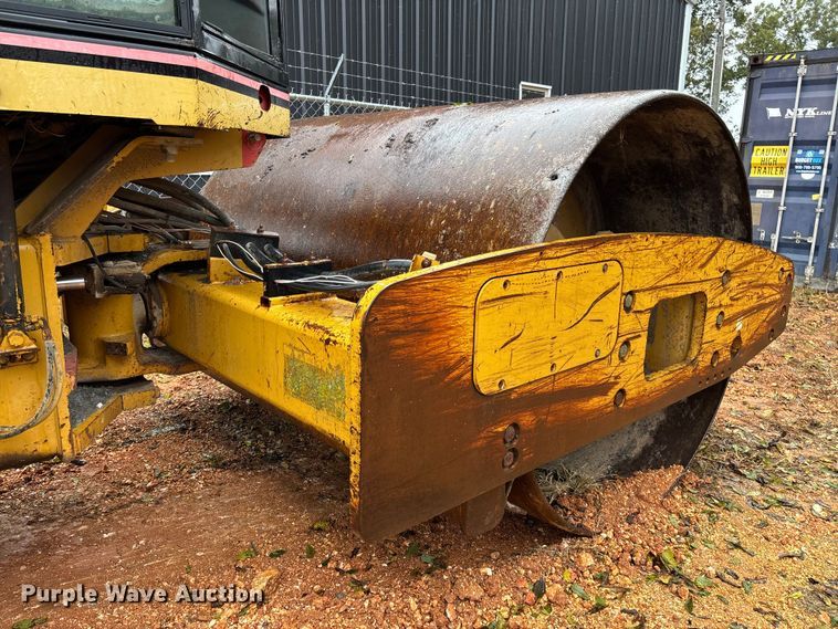 image for item EV3225 2003 Caterpillar CS-563E single drum vibratory roller