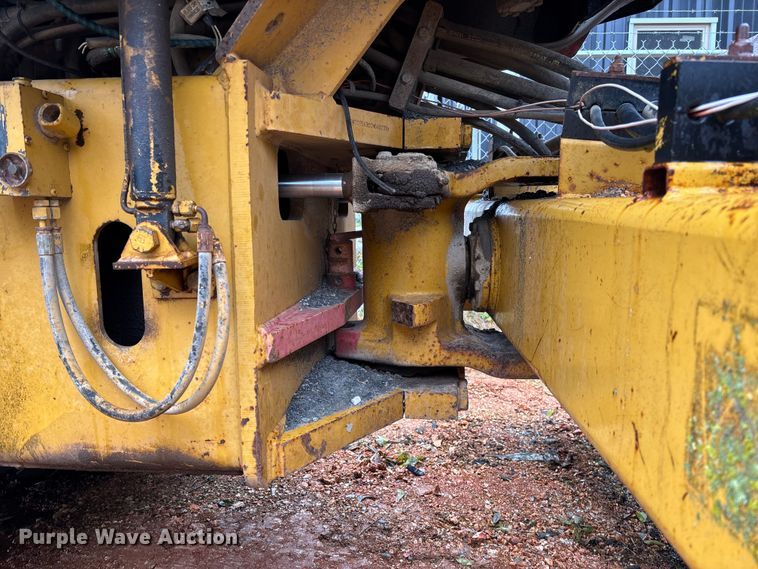 image for item EV3225 2003 Caterpillar CS-563E single drum vibratory roller