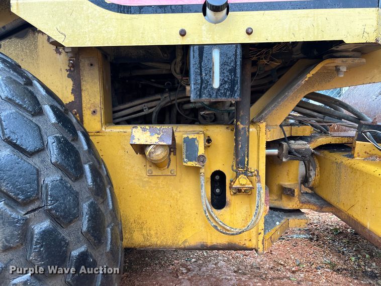 image for item EV3225 2003 Caterpillar CS-563E single drum vibratory roller