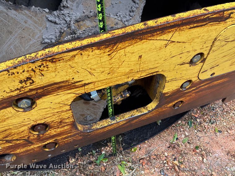 image for item EV3225 2003 Caterpillar CS-563E single drum vibratory roller