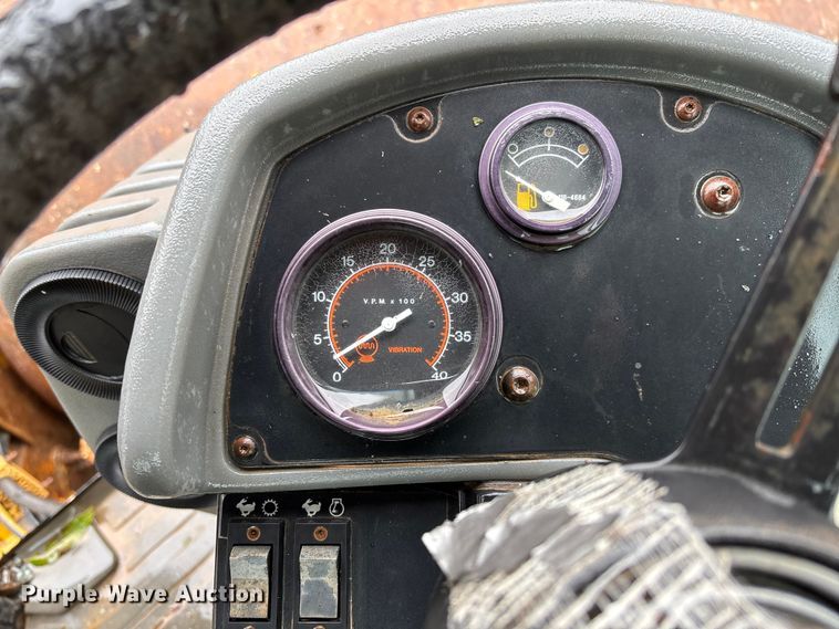 image for item EV3225 2003 Caterpillar CS-563E single drum vibratory roller