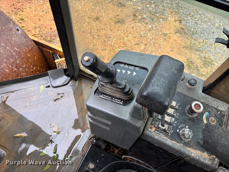 image for item EV3225 2003 Caterpillar CS-563E single drum vibratory roller