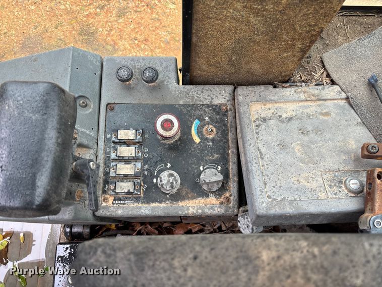 image for item EV3225 2003 Caterpillar CS-563E single drum vibratory roller