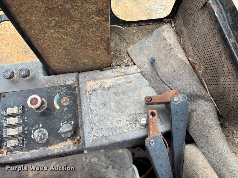 image for item EV3225 2003 Caterpillar CS-563E single drum vibratory roller