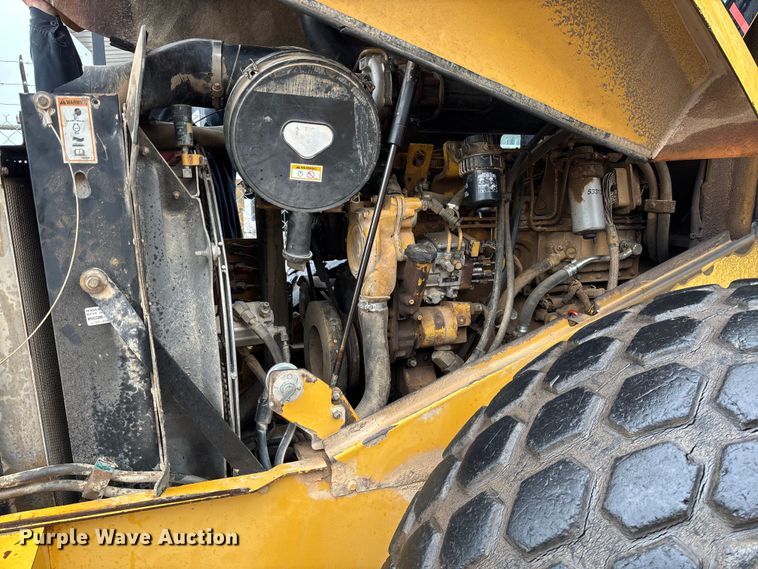 image for item EV3225 2003 Caterpillar CS-563E single drum vibratory roller