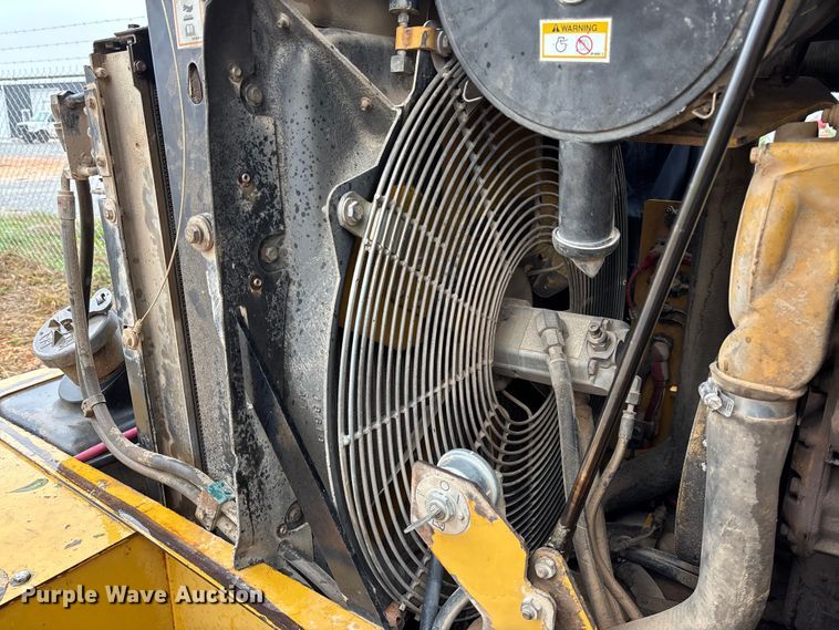 image for item EV3225 2003 Caterpillar CS-563E single drum vibratory roller