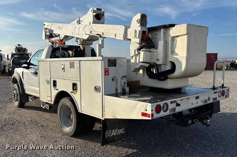 image for item EV3229 2019 Ford F550 bucket truck