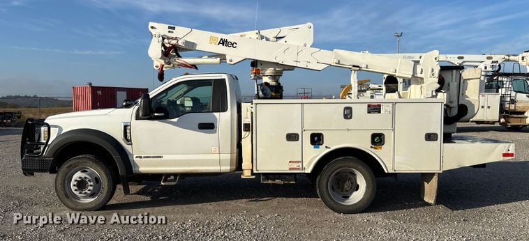 image for item EV3229 2019 Ford F550 bucket truck