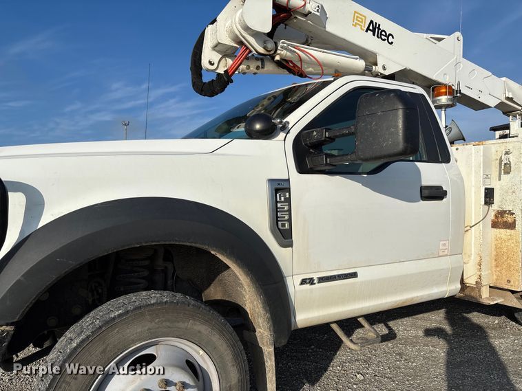 image for item EV3229 2019 Ford F550 bucket truck