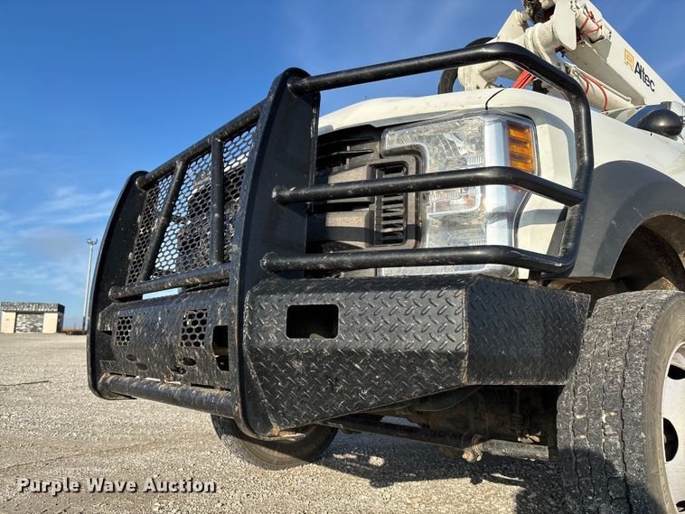 image for item EV3229 2019 Ford F550 bucket truck