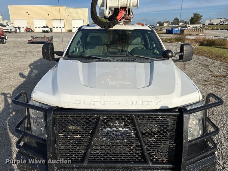 image for item EV3229 2019 Ford F550 bucket truck