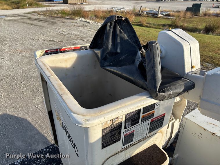 image for item EV3229 2019 Ford F550 bucket truck