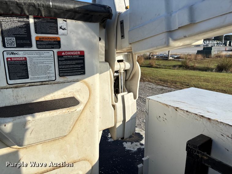 image for item EV3229 2019 Ford F550 bucket truck