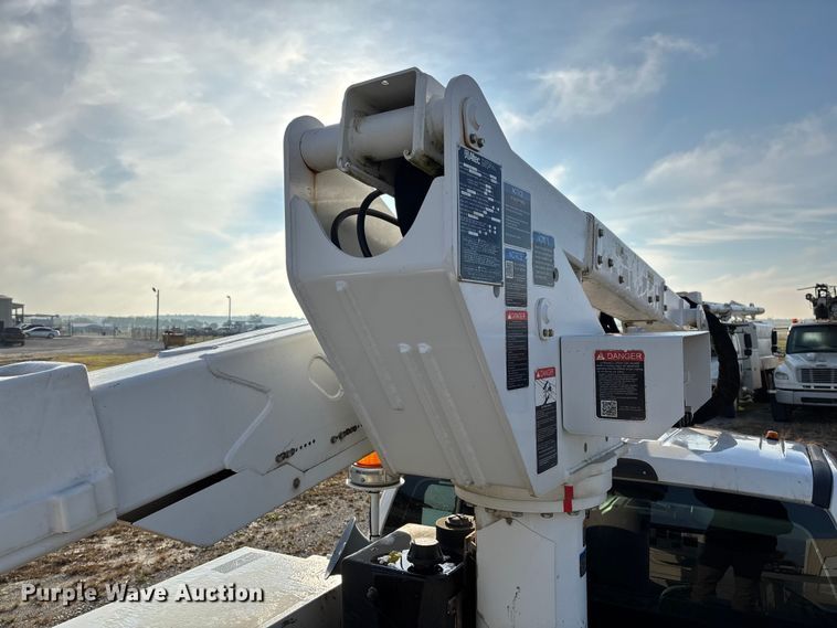 image for item EV3229 2019 Ford F550 bucket truck