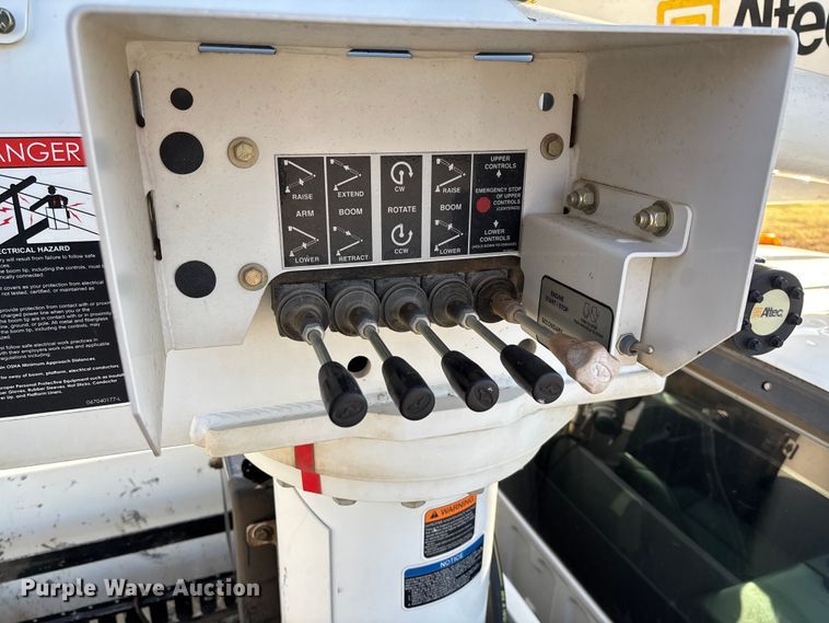 image for item EV3229 2019 Ford F550 bucket truck