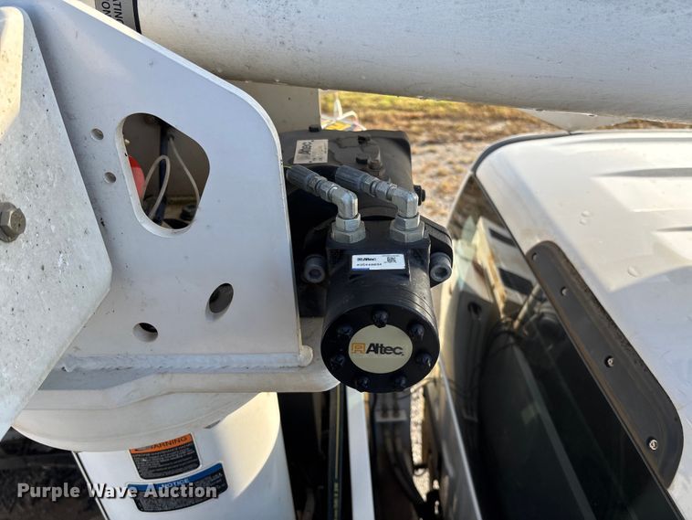 image for item EV3229 2019 Ford F550 bucket truck