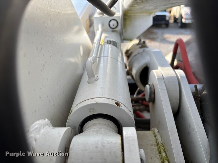 image for item EV3229 2019 Ford F550 bucket truck