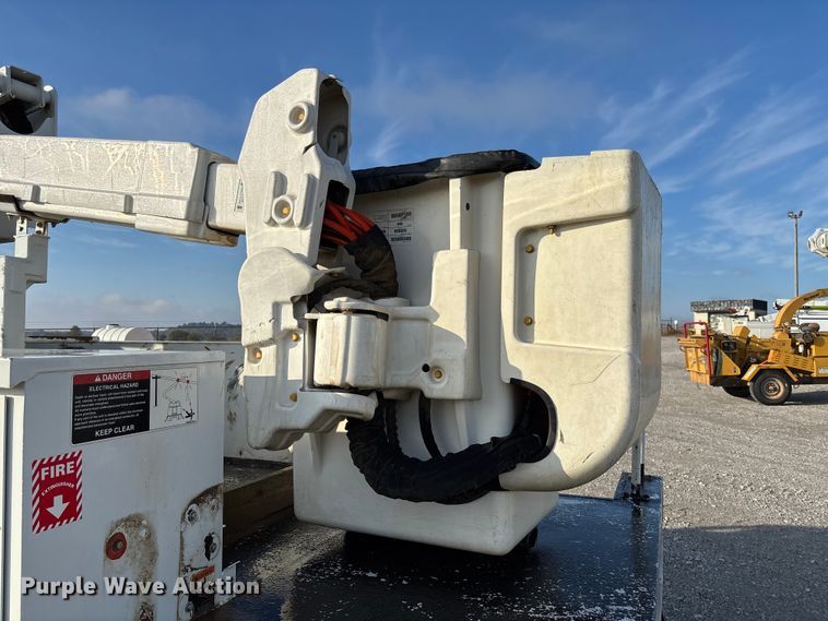 image for item EV3229 2019 Ford F550 bucket truck
