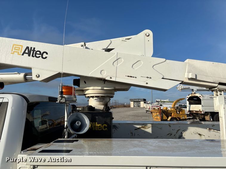 image for item EV3229 2019 Ford F550 bucket truck