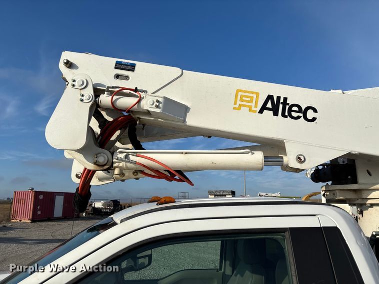 image for item EV3229 2019 Ford F550 bucket truck