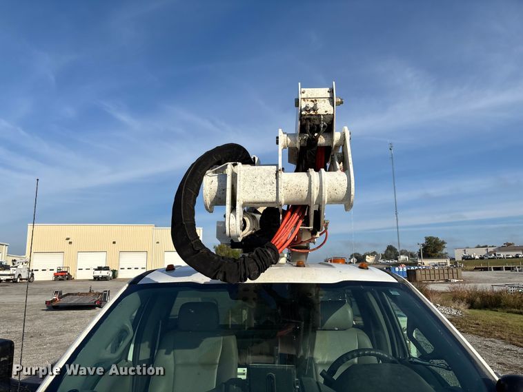 image for item EV3229 2019 Ford F550 bucket truck