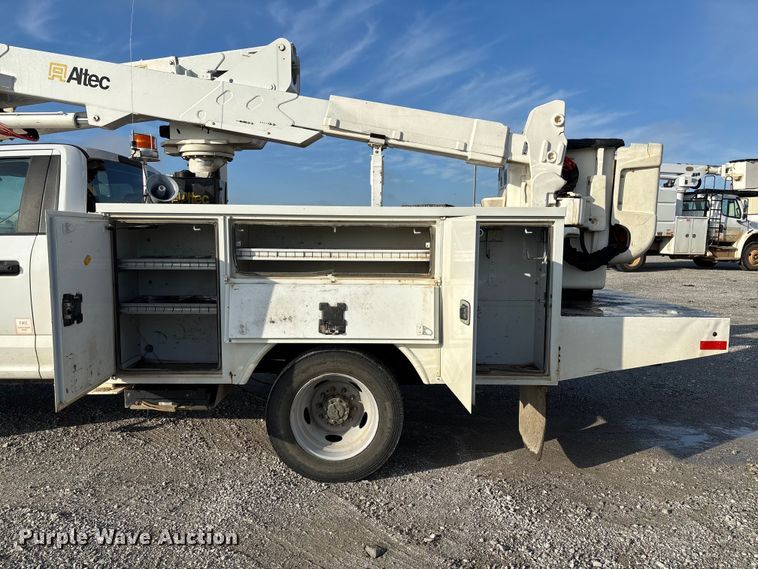 image for item EV3229 2019 Ford F550 bucket truck