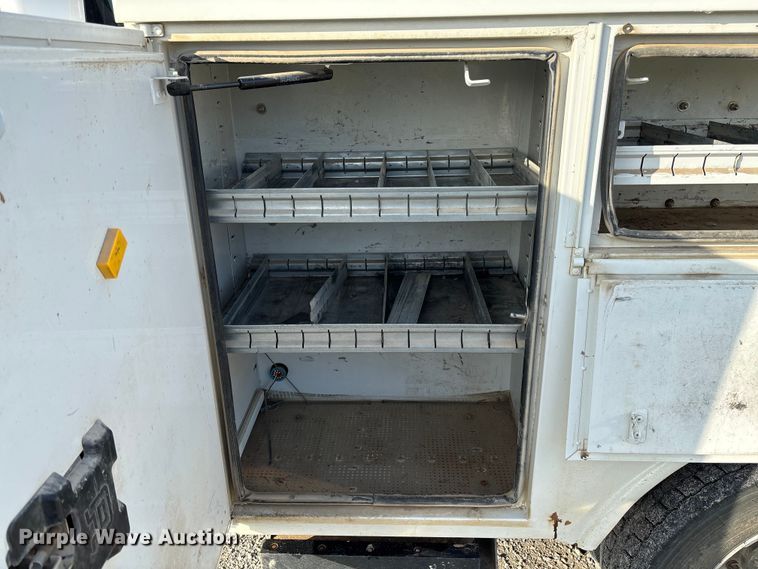 image for item EV3229 2019 Ford F550 bucket truck