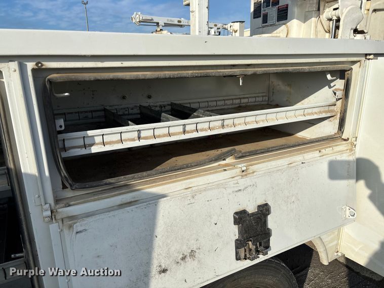 image for item EV3229 2019 Ford F550 bucket truck