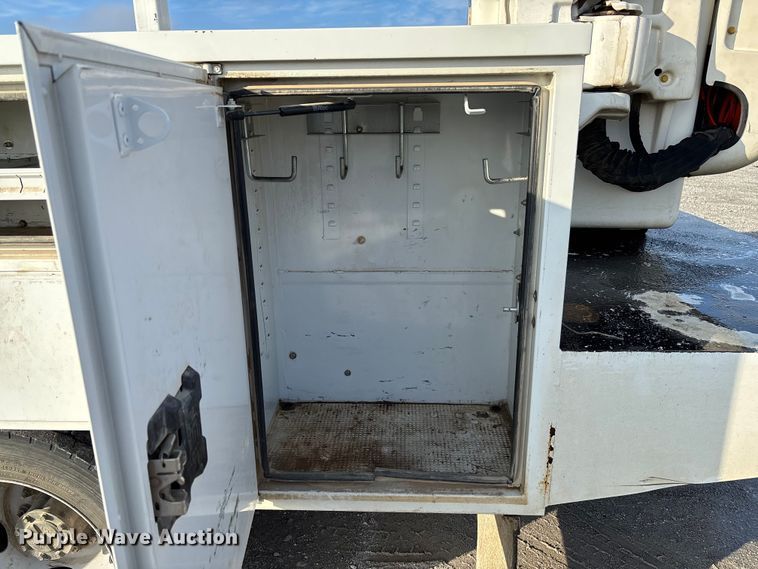 image for item EV3229 2019 Ford F550 bucket truck