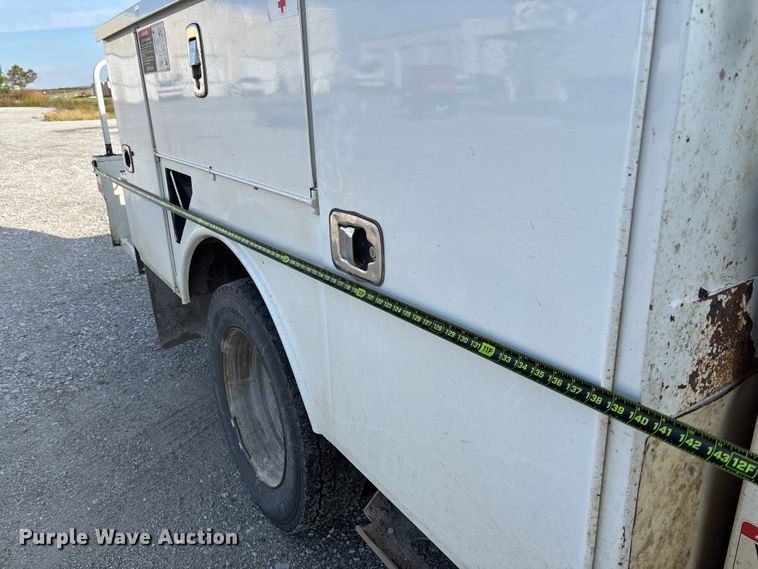 image for item EV3229 2019 Ford F550 bucket truck