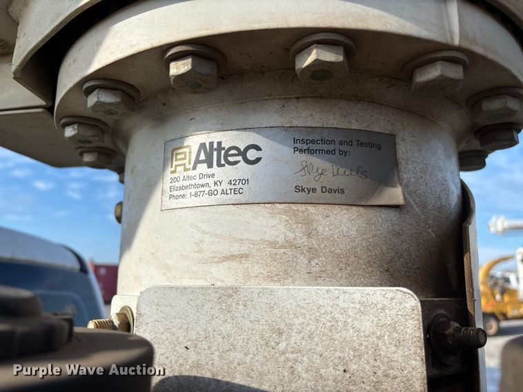 image for item EV3229 2019 Ford F550 bucket truck