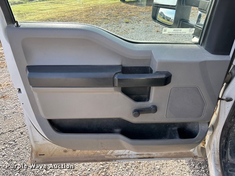 image for item EV3229 2019 Ford F550 bucket truck