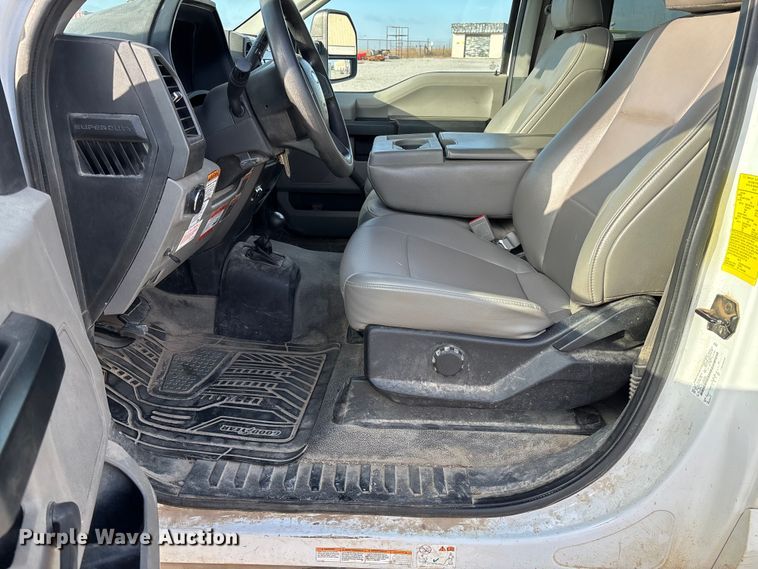 image for item EV3229 2019 Ford F550 bucket truck