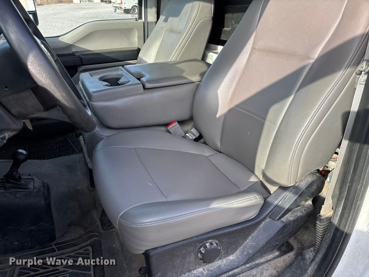 image for item EV3229 2019 Ford F550 bucket truck