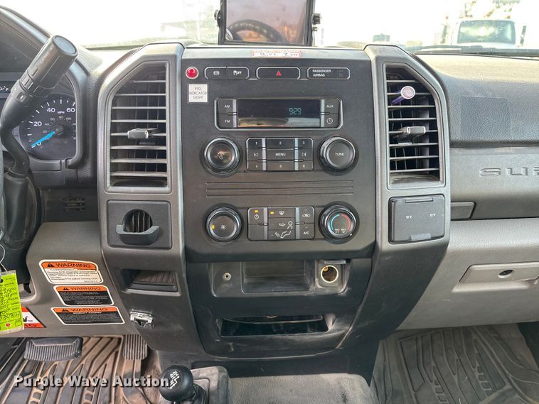 image for item EV3229 2019 Ford F550 bucket truck