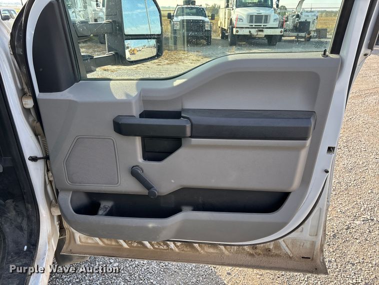 image for item EV3229 2019 Ford F550 bucket truck