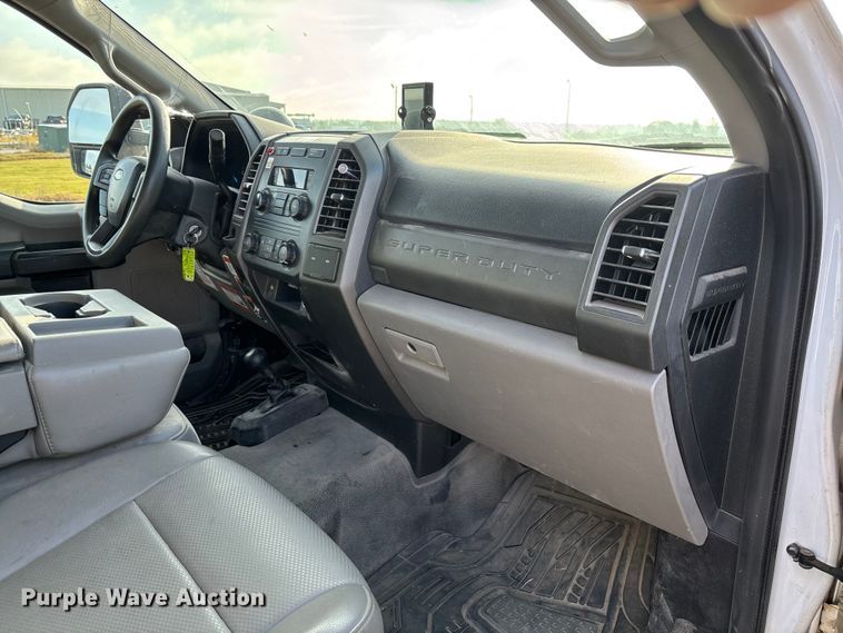 image for item EV3229 2019 Ford F550 bucket truck