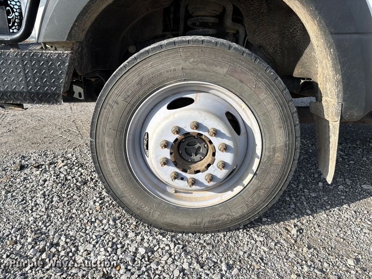 image for item EV3229 2019 Ford F550 bucket truck