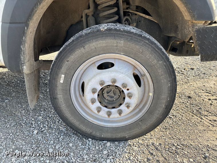 image for item EV3229 2019 Ford F550 bucket truck