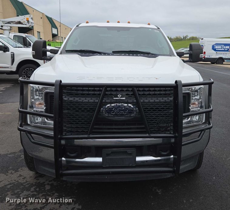 image for item EV5430 2018 Ford F550 Crew Cab flatbed truck