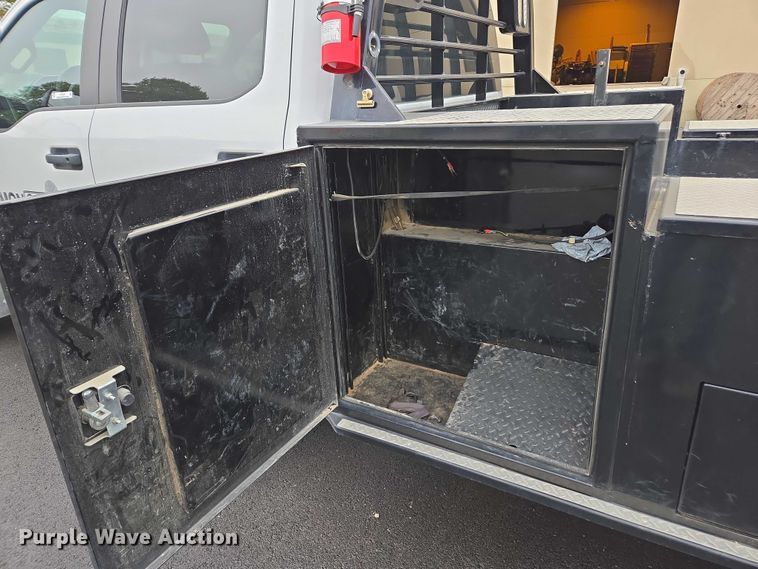 image for item EV5430 2018 Ford F550 Crew Cab flatbed truck