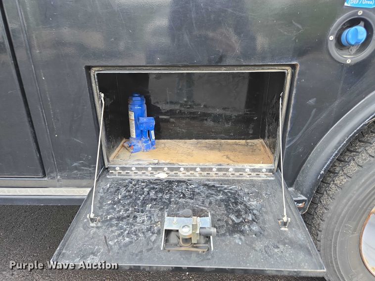 image for item EV5430 2018 Ford F550 Crew Cab flatbed truck